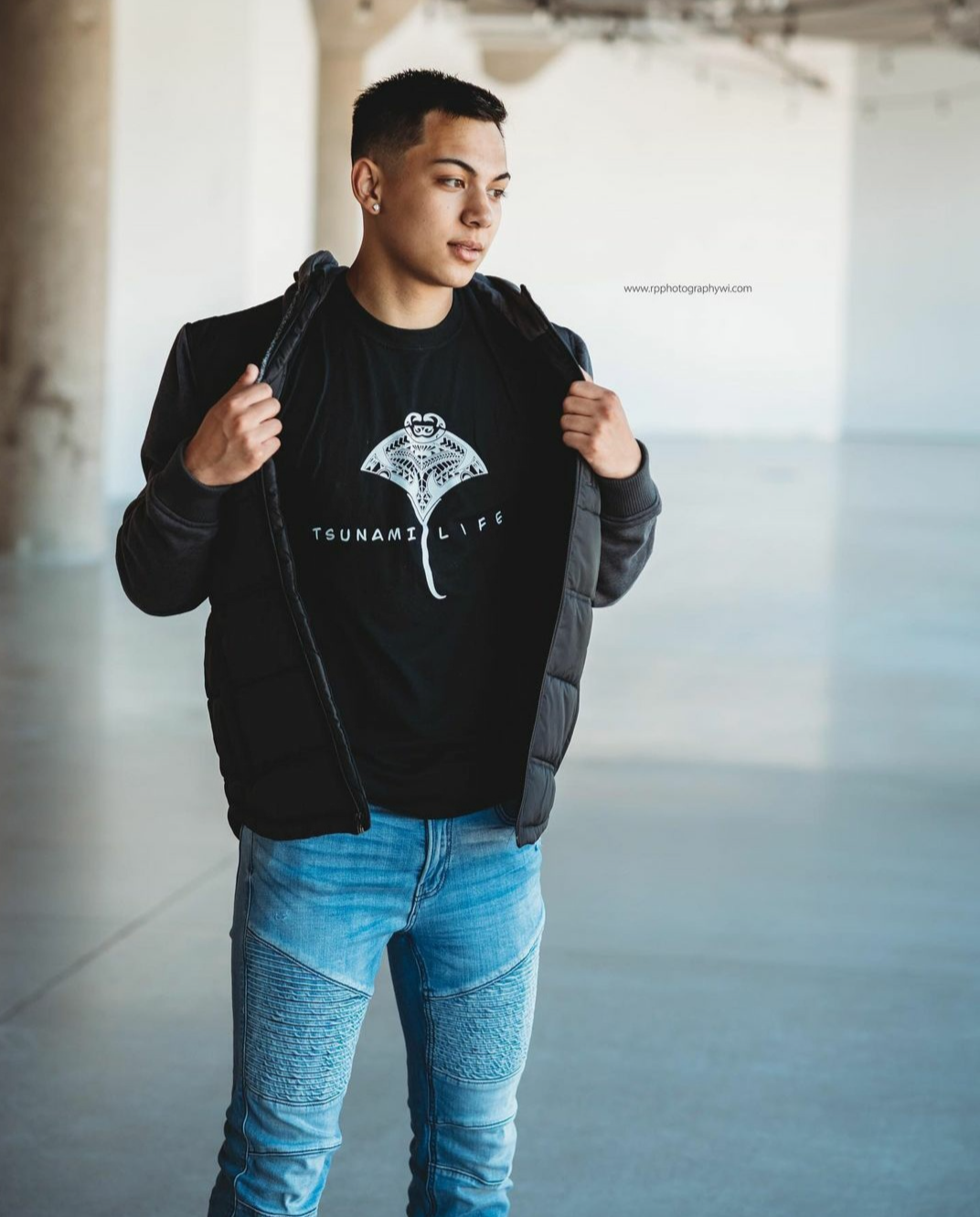 A male model showing his t-shirt